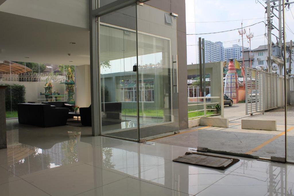 Utd Apartments Sukhumvit Ban Khlong Nang Li Екстериор снимка